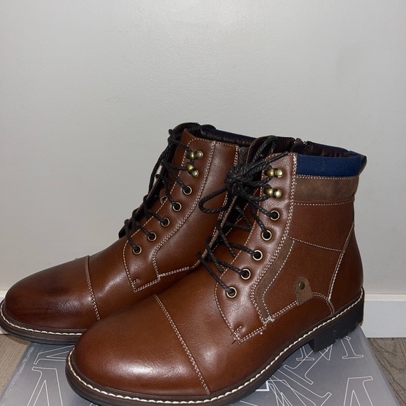 BRAND NEW WINTER BOOTS - Picture 2 of 5